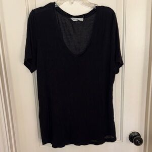 Sheer short sleeve V-neck - easy throw on black top double zero brand